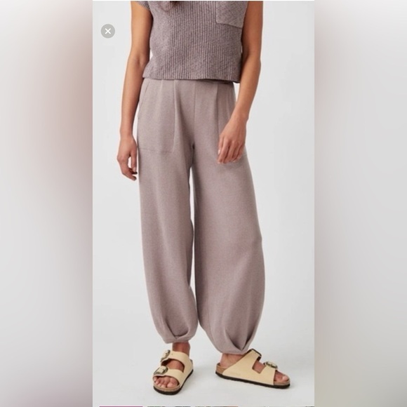 FREE PEOPLE Freya Sweater Set in Cashmere Combo
Color: Cashmere combo (SOLD OUT - Picture 1 of 11